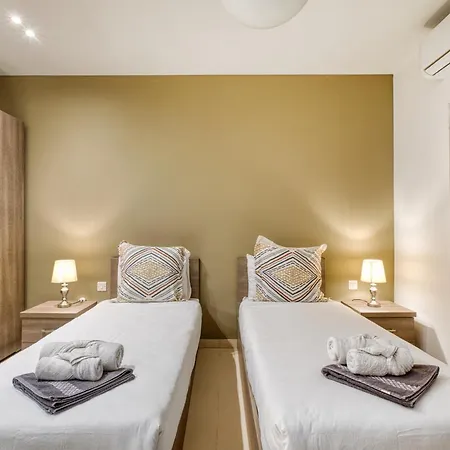 Daire Beautiful Penthouse With Pool And Terrace Is-Swieqi