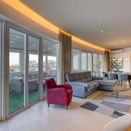 Beautiful Penthouse With Pool And Terrace