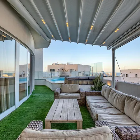 Beautiful Penthouse With Pool And Terrace Lägenhet