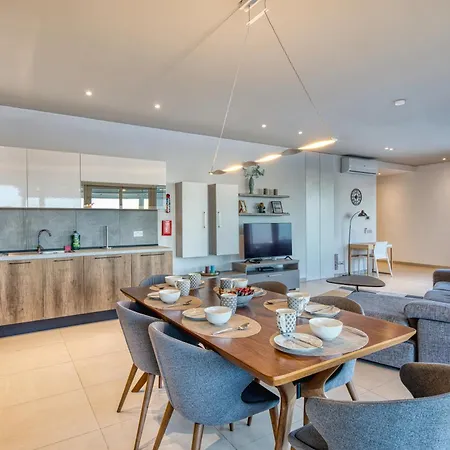 Beautiful Penthouse With Pool And Terrace Lägenhet *