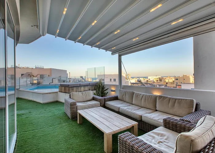 Beautiful Penthouse With Pool And Terrace דירה *