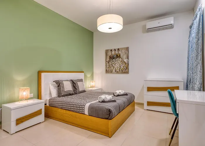 Beautiful Penthouse With Pool And Terrace דירה *