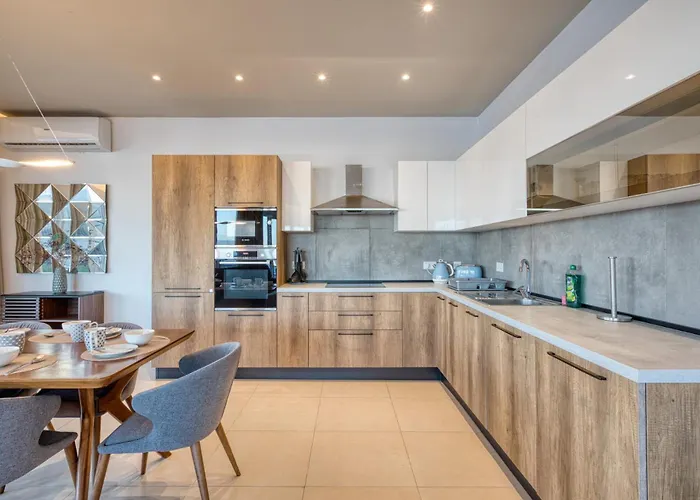 Beautiful Penthouse With Pool And Terrace דירה