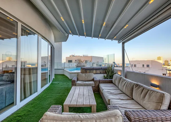 Beautiful Penthouse With Pool And Terrace דירה